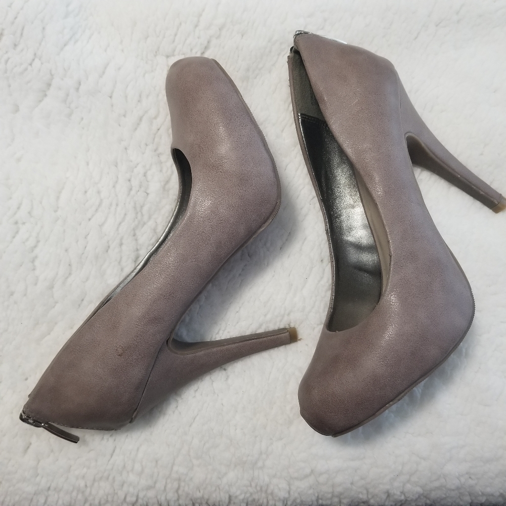 Pewter Pumps!